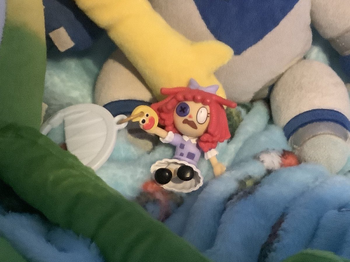 PeelyMaster's tweet photo. Astro: our new #hugcorner member Gummigoo and I are gonna open a Digital Circus blind box
It’s ragatha and a yellow moon gloink
Wow looks like it knew my mama well the night sky, nature and stuffies,
We got a lucky pull mama
#blindbox #glitchproductions #digitalcircus https://t.co/M1U2rvBh08
