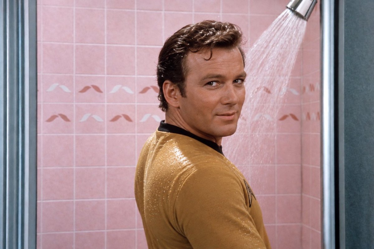 UltimateDallas's tweet photo. @marlahohner @WilliamShatner Good morning. Beam me up. https://t.co/I99Ahckigy