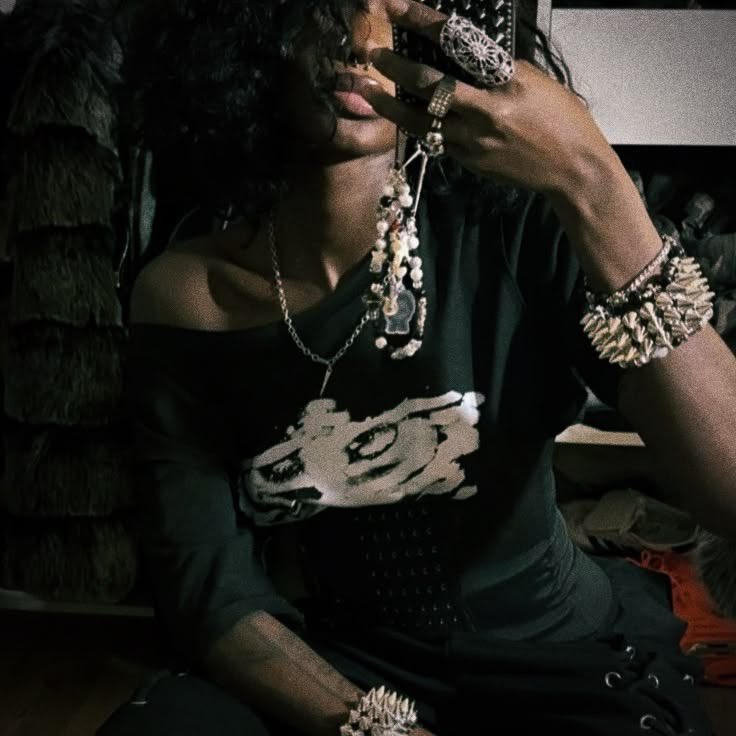 Blood0nVinyl's tweet photo. 𝕯ᥲᥡ ȷᥙs𝗍 s𝗍ᥲr𝗍ᥱძ ᥲᥒძ іs ᥲᥣrᥱᥲძᥡ 𝖿ᥱᥱᥣіᥒg ᥣіkᥱ sᥙᥴһ ᥲ ძrᥲg (//_¬") https://t.co/92xSFRc5My
