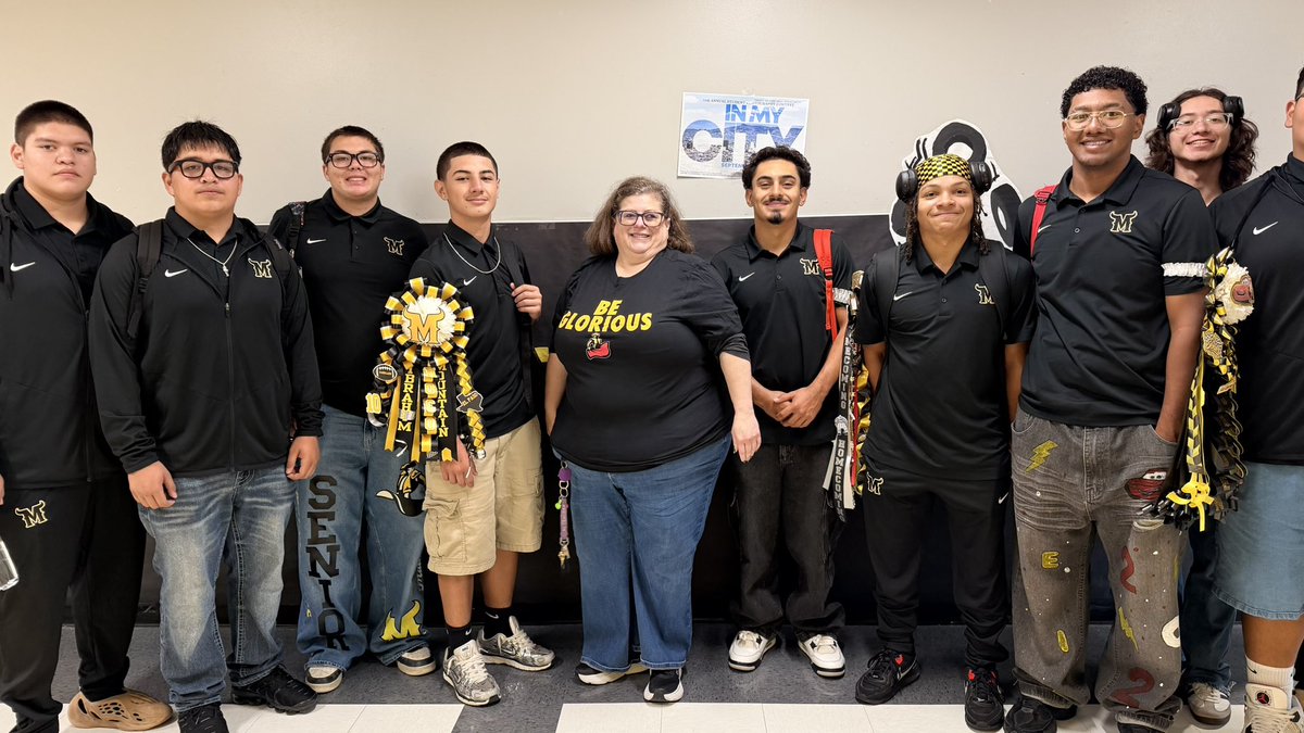 PHSMATADORFB's tweet photo. Congratulations to our Matador Teacher of the Week, Ms. Kneeskern! Thank you for all you do!〽️

@CoachMac_PHS @CoachHorner81 @CoachWatkins832 @phsmats @GaryReco_BSN @YISDAthletics1 https://t.co/xAQ5sW1CAg