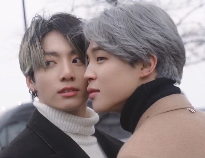 koomiHQ's tweet photo. I’m just realizing that Jungkook’s highlights would match Jimin’s hair color https://t.co/2Du1LStrQP