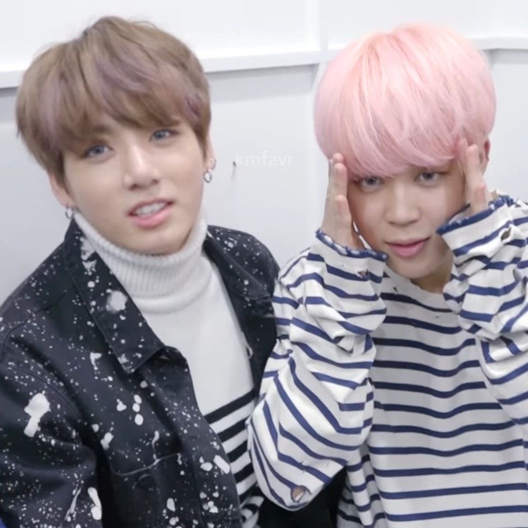 koomiHQ's tweet photo. I’m just realizing that Jungkook’s highlights would match Jimin’s hair color https://t.co/2Du1LStrQP