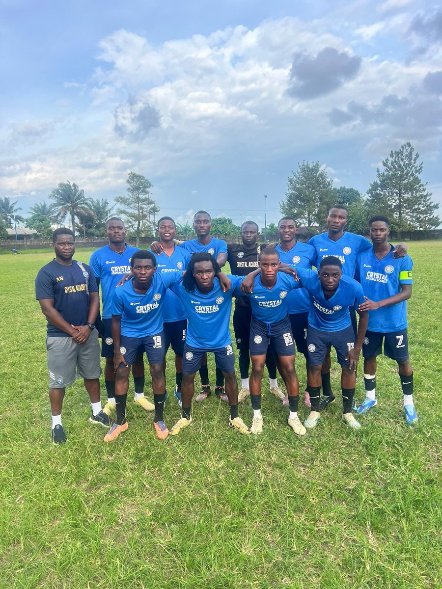 CoachAlian's tweet photo. Coach Alian Ngwa with five players he has supported in their football development and pathway to the United Kingdom: Divine Ushie, Bebe Emmanuel, Pelumi Samuel, Blessed Ubi, Akpama Kebe,The five players are Nigerian footballers and students of the Buckswood Football Academy, UK, https://t.co/GLnP5vogPQ