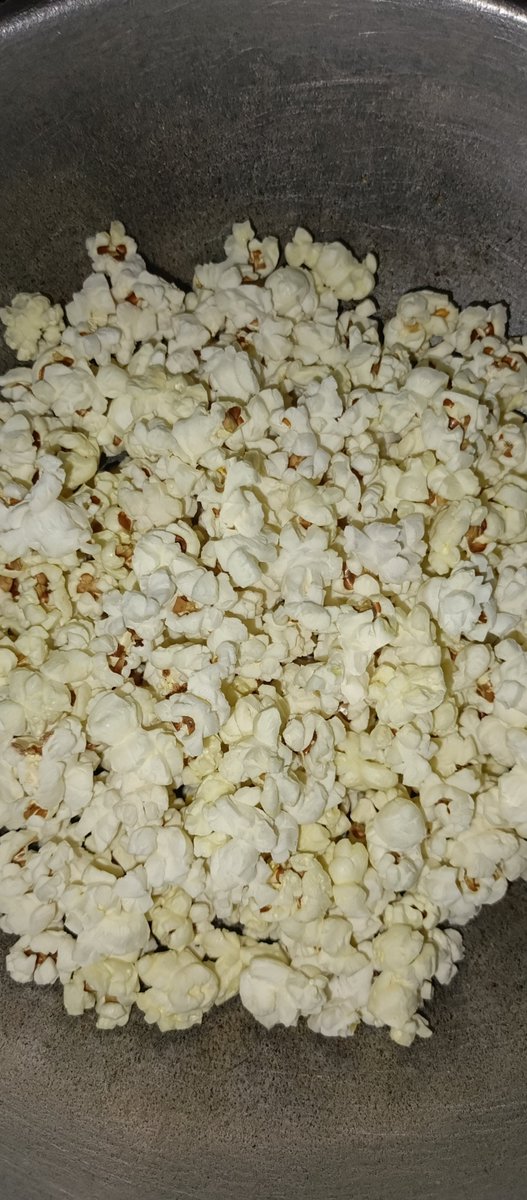 celestevanille's tweet photo. @milleoov bkin popcorn hehehe😁 klo kmu gi ap?? https://t.co/PupAb1PVPO