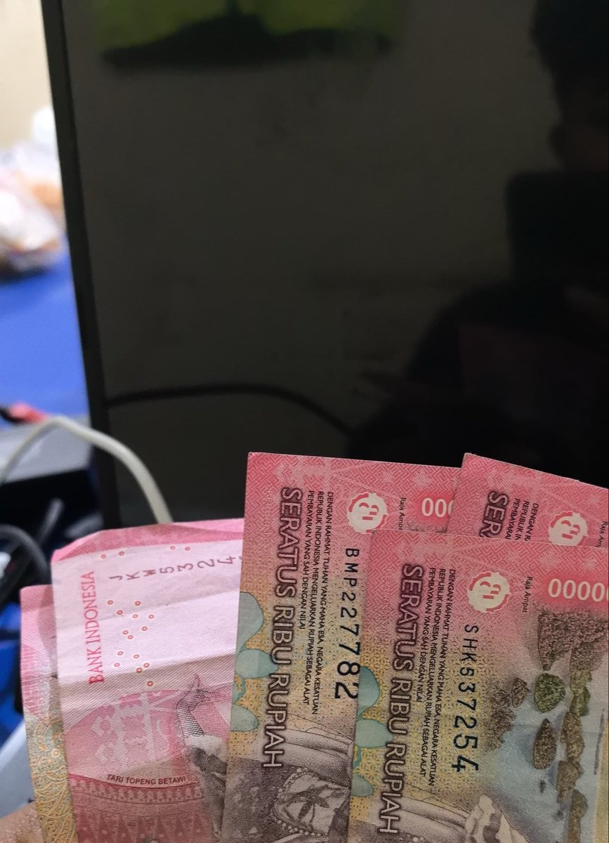 pii2taa8's tweet photo. hasil uji nyali di gedung kosong mayan, buat menyabung hidup sampe gajian https://t.co/GYvNLABG2a