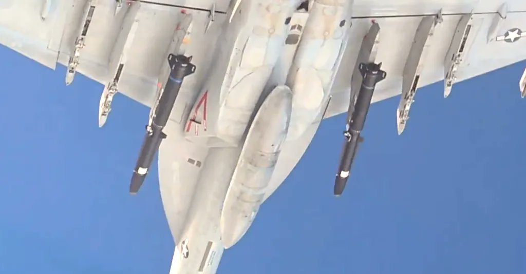thewarzonewire's tweet photo. The U.S. Navy has given us the first look at Blackbeard hypersonic strike missiles under the wings of F/A-18E/F Super Hornets during actual flight testing. The Navy is hoping to have Blackbeard in at least limited service no later than 2028, giving its carrier air wings an all-new fast-flying standoff weapon, particularly for engaging enemy ships. The missile is also being designed to be relatively cheap and quick to manufacture.

Read our full story here: https://t.co/Ys81UtcawO