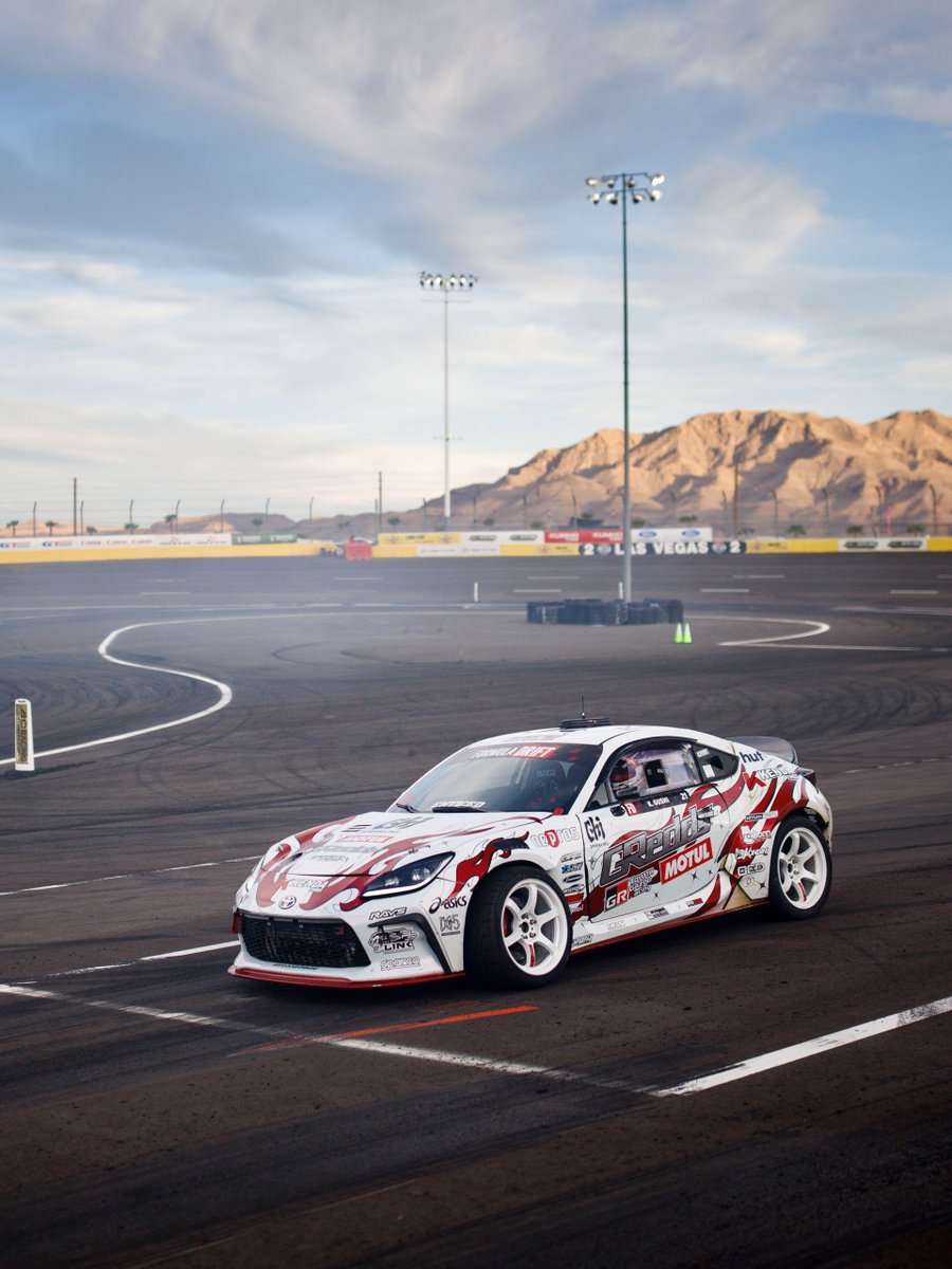 FormulaDrift's tweet photo. The Strip can wait. All in on Round 7 today in the desert. #ShotOnCanon
๐ธ #Canon EOS R3
Lens: EF35mm ฦ1.4L II USM
#FormulaD #FormulaDRIFT #FDLV https://t.co/fcg8lKzpM0