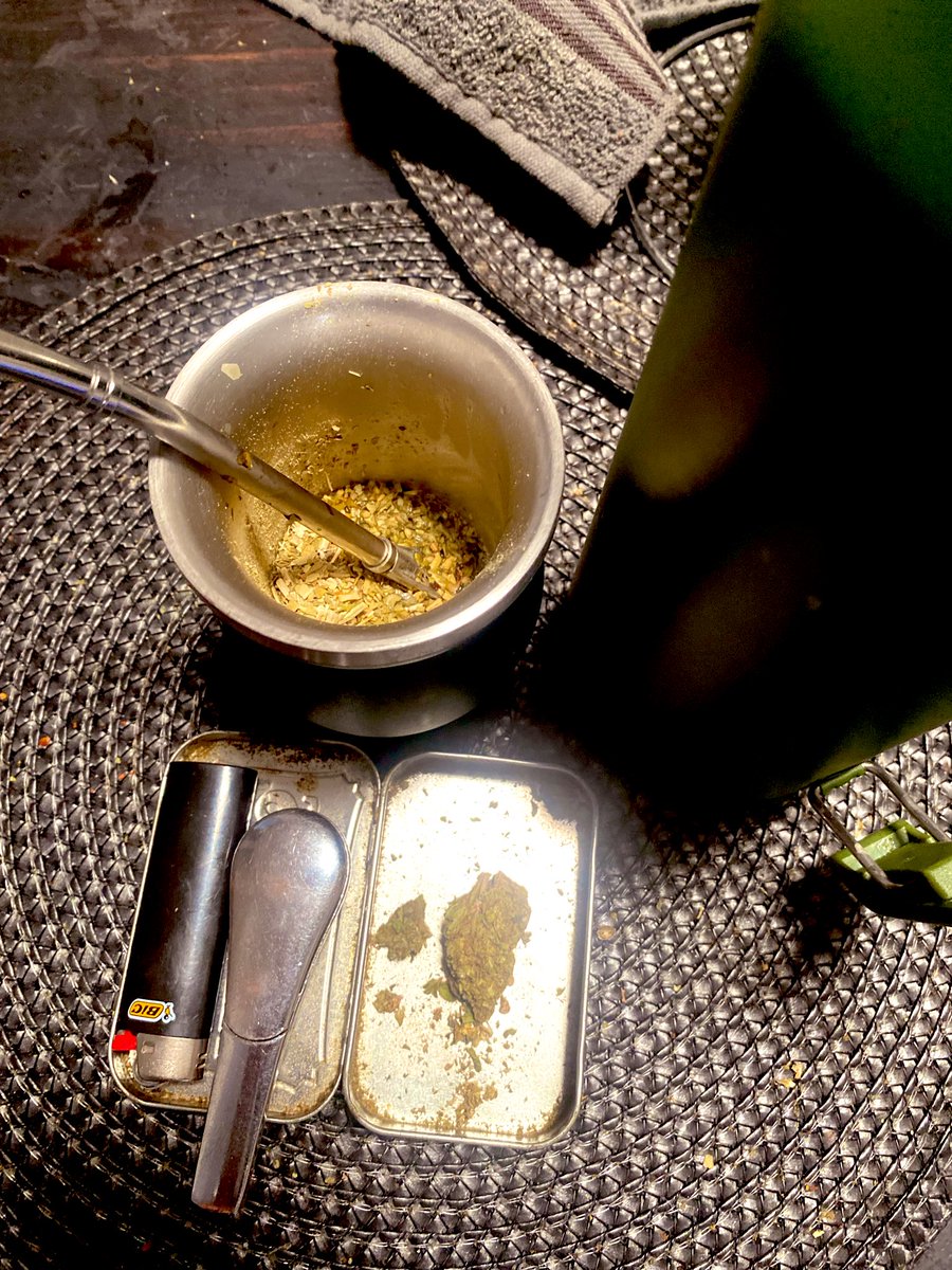 incendiario5's tweet photo. No ha sido fácil dejar el café y la cerveza, al menos nos queda la hierba.
#Mate
#Cannabis https://t.co/UWNbTNk2XP