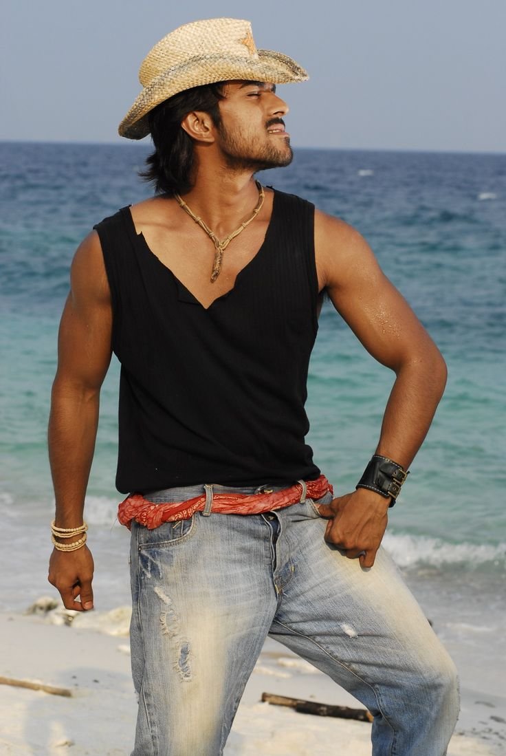 malli_0809's tweet photo. Aa rawness, aa attitude… debut lone something different

19 years back oka face vachindhi. 
Migatha story... History....
#19YearsOfRamCharanReign
#19YearsForChirutha #RamCharan https://t.co/dYEbUAHMv0