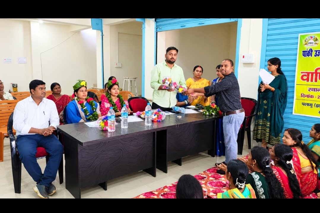 pin2kiapnidiary's tweet photo. Annual General Meeting of FPO, Panki (Palamu) ✍️💐
Chief guest, BPM (JSLPS) Mr. Navneet Kumar Pandey, and other FPO officials, and a large number of women farmers were present at the program.
#pin2kiapnidiary #jslps #FPO #FarmerProducerOrganization #nrlm #lokos #palamu #AGM https://t.co/AV6AA5PRFs