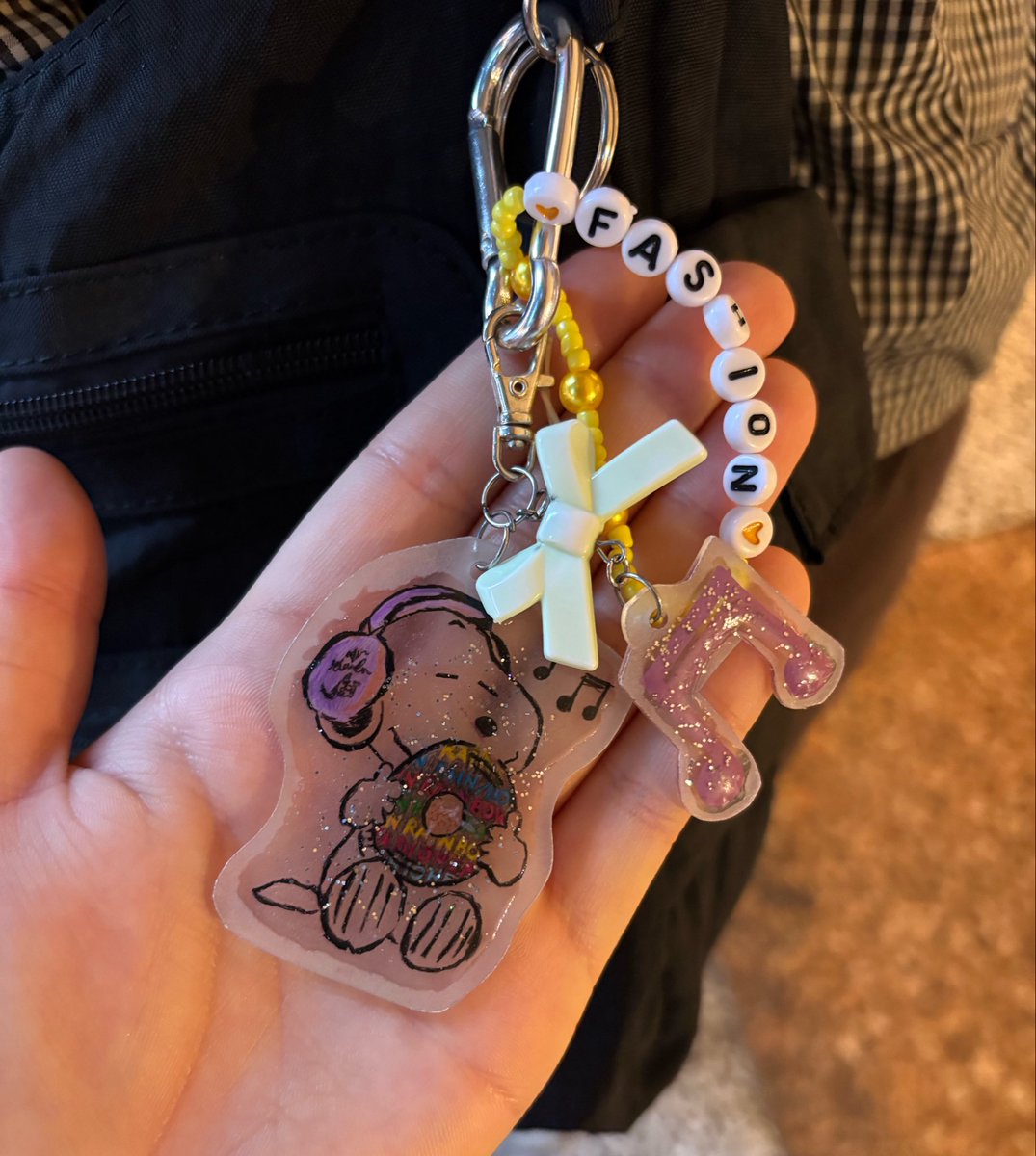 sxnguinesanctum's tweet photo. bestie here still has the silly keychain I made her 🫶🏻🫶🏻🫶🏻🤧🤧 https://t.co/DWzIwrgZfO