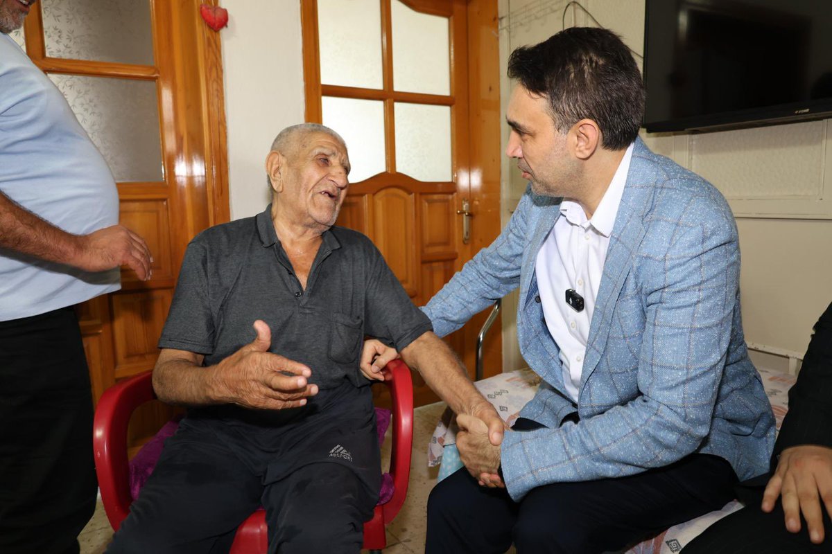 AdemAldemir33's tweet photo. 📍 Akbelen  Mahallesi | Toroslar 

✅ Üye Ziyareti

13 ilçe Teşkilatımızla birlikte eş zamanlı olarak gerçekleştirdiğimiz üye ziyaretleri kapsamında; İl Yönetim Kurulu Üyelerimiz, Toroslar İlçe Başkanımız Sayın Ferdi Çokkeser ve Toroslar ilçe Teşkilatımızla birlikte kıymetli Üyemiz Sayın İbrahim Beyazçiçek’i ve ailesini ziyaret ettik.

Ziyaretimizde Cumhurbaşkanımız Sayın Recep Tayyip Erdoğan'ın selam ve muhabbetlerini ileterek hasbihal ettik. Talep ve görüşlerini dinledik.

AK Parti olarak milletimizle gönül bağımızı güçlendirmeye, vatandaşlarımızın yanında olmaya ve her daim sahada olmaya devam edeceğiz.

#AKParti #Mersin #ÜyeZiyareti #BizBüyükBirAileyiz