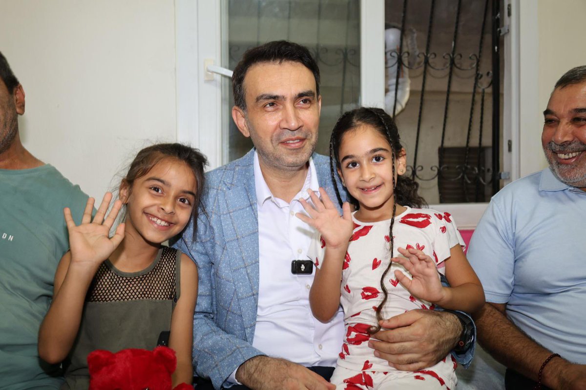 AdemAldemir33's tweet photo. 📍 Akbelen  Mahallesi | Toroslar 

✅ Üye Ziyareti

13 ilçe Teşkilatımızla birlikte eş zamanlı olarak gerçekleştirdiğimiz üye ziyaretleri kapsamında; İl Yönetim Kurulu Üyelerimiz, Toroslar İlçe Başkanımız Sayın Ferdi Çokkeser ve Toroslar ilçe Teşkilatımızla birlikte kıymetli Üyemiz Sayın İbrahim Beyazçiçek’i ve ailesini ziyaret ettik.

Ziyaretimizde Cumhurbaşkanımız Sayın Recep Tayyip Erdoğan'ın selam ve muhabbetlerini ileterek hasbihal ettik. Talep ve görüşlerini dinledik.

AK Parti olarak milletimizle gönül bağımızı güçlendirmeye, vatandaşlarımızın yanında olmaya ve her daim sahada olmaya devam edeceğiz.

#AKParti #Mersin #ÜyeZiyareti #BizBüyükBirAileyiz