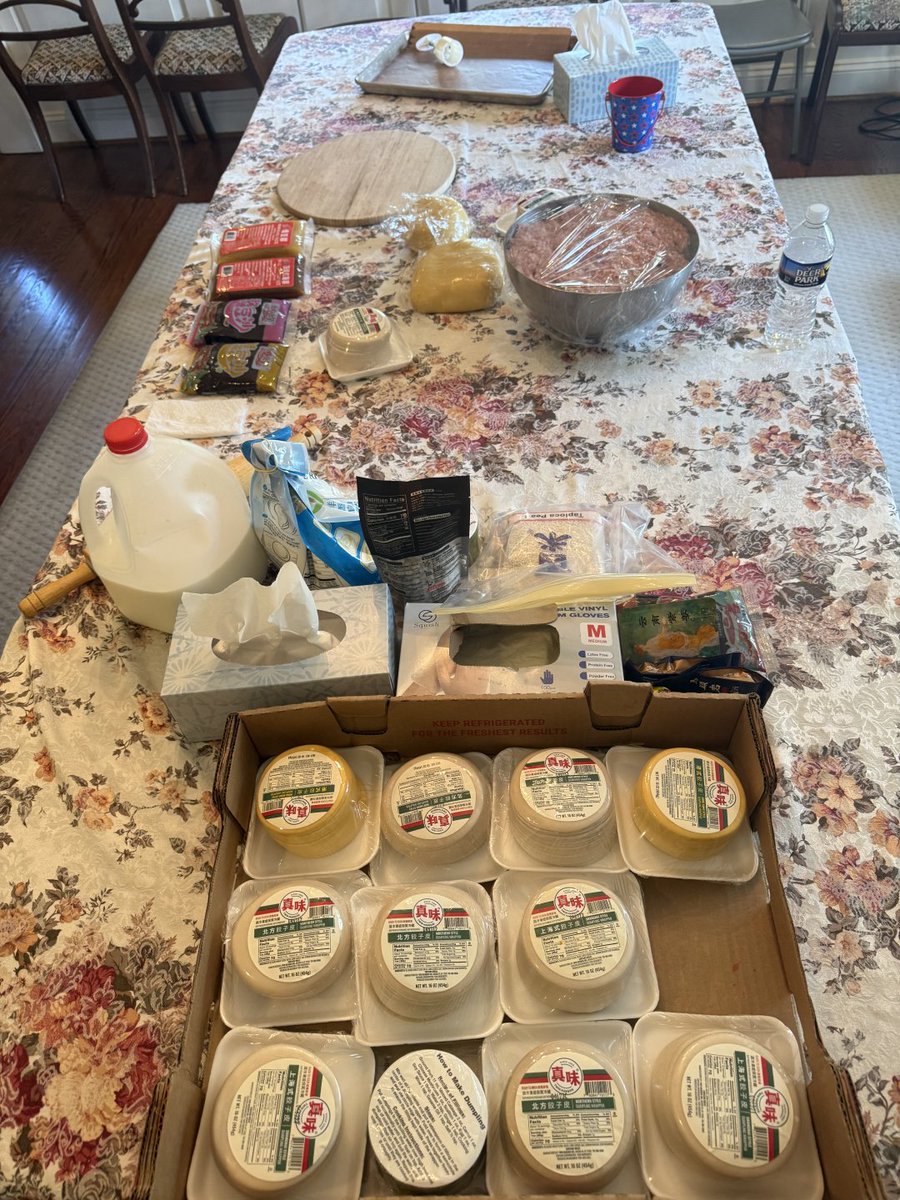 sofia_crafts's tweet photo. I’m making some mooncakes myself for the Mid Autumn Festival to give to my neighbors a chance to show that my culinary skills are actually pretty good https://t.co/BigetO406u