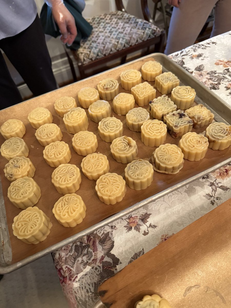 sofia_crafts's tweet photo. I’m making some mooncakes myself for the Mid Autumn Festival to give to my neighbors a chance to show that my culinary skills are actually pretty good https://t.co/BigetO406u