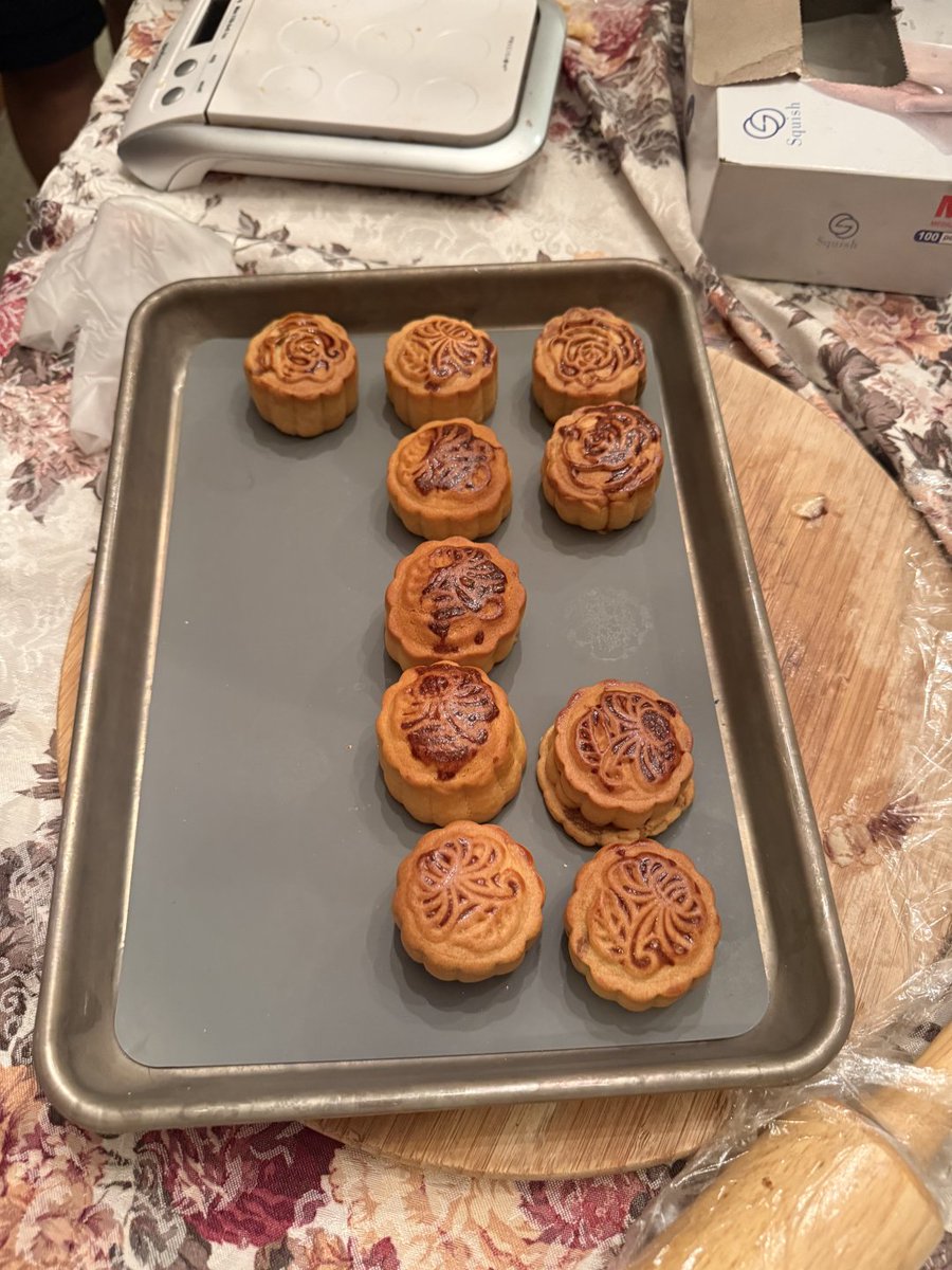 sofia_crafts's tweet photo. I’m making some mooncakes myself for the Mid Autumn Festival to give to my neighbors a chance to show that my culinary skills are actually pretty good https://t.co/BigetO406u