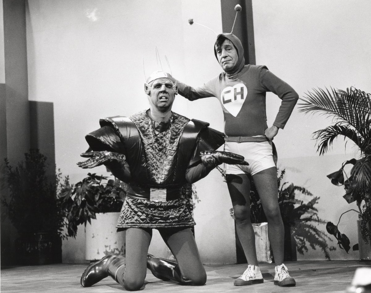 ArqChespirito's tweet photo. A partir do próximo sábado (03), com o fim do horário eleitoral do primeiro turno, o #ClubeDoChaves passa a ter maior duração.

Será a volta de #Chapolin à grade do SBT após mais de um mês fora do ar e com raridades na fila de espera? https://t.co/CahNJnHprF