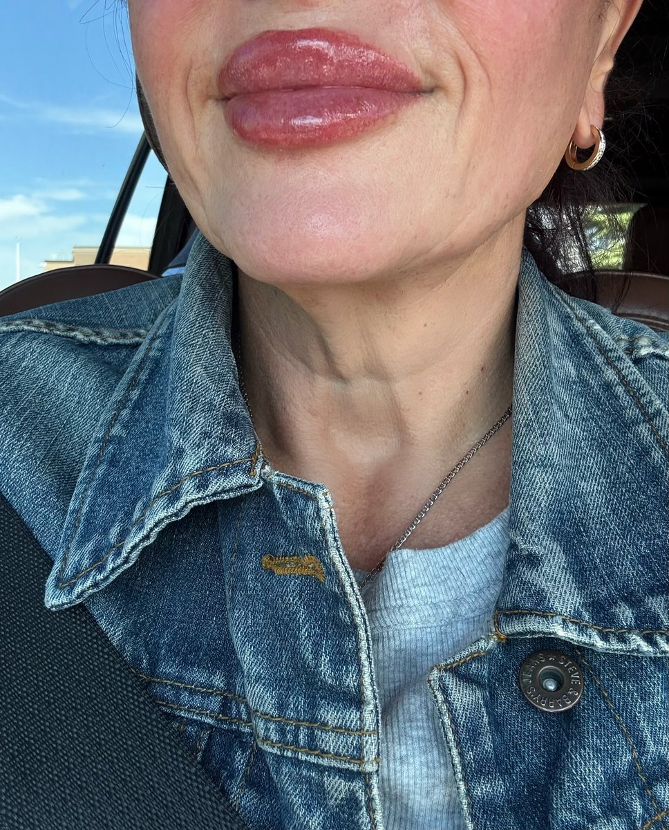 the6ixxyMILF's tweet photo. Let my lips work their magic https://t.co/wGhk1PbVXQ