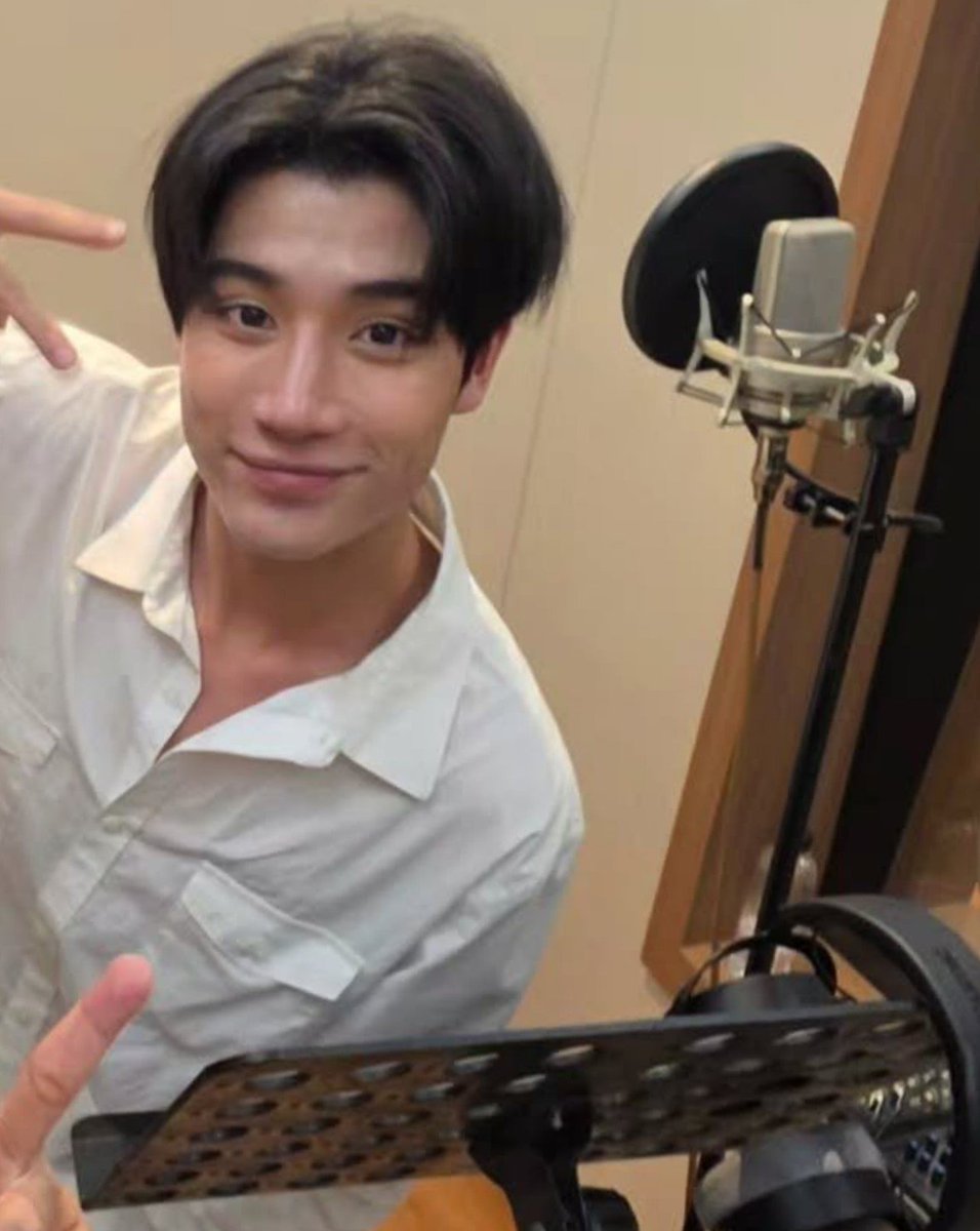 luvlynspimk's tweet photo. ไอเริ้บลุคปรุงจืดออกแนวดิบ ขององศามาก ๆ โคตรหล่อ โคตรถูกสเปคเชร้ดโด้วอะ ใครเข้าใจชั้นบ้าง😭😭😭😭 https://t.co/rKgCYgkjnr