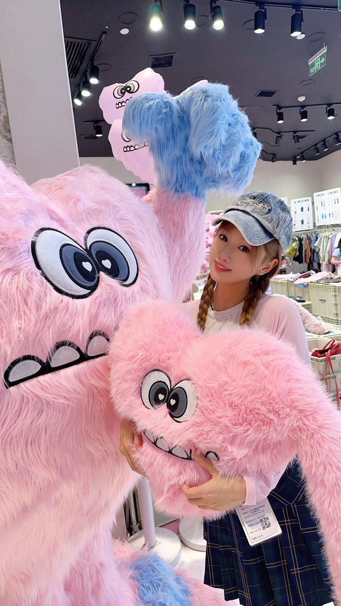 JestineCasgsm's tweet photo. Hoy en el Comic Con! Conocí a mis creadores favoritos y conseguí todos los autógrafos de mis anhelos  #ComicCon2024 https://t.co/jW52WuAyGt