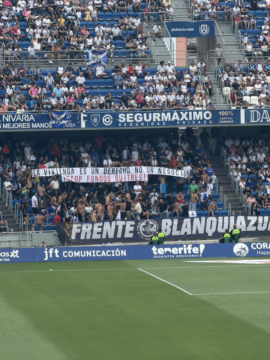 omardramos's tweet photo. Grandísimos! 👏  @FrenteBlanquia1 

#TenerifeCádiz https://t.co/FkXACqMobW