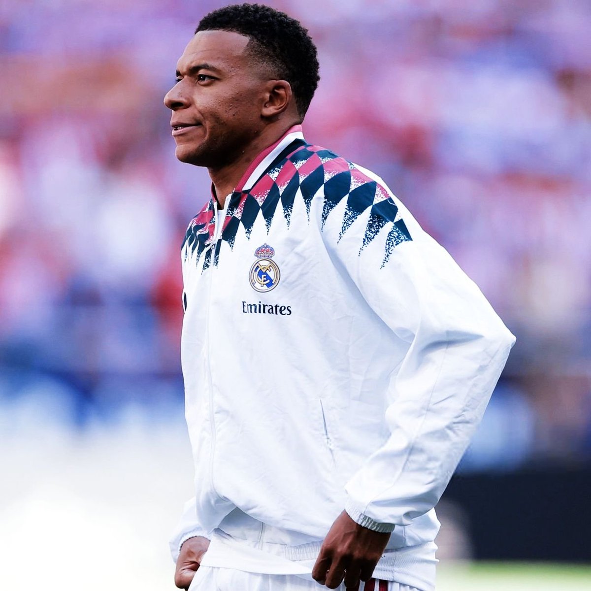 theMadridZone's tweet photo. 🚨 Kylian Mbappé's injury was a FALSE ALARM.

He will only be out for around 10 days. @diarioas https://t.co/z2fzluYD0s