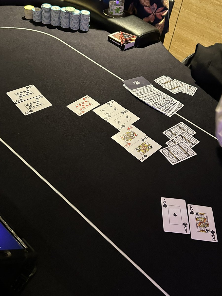 isobe_poker's tweet photo. バロばんは。
KOPタッグに兄貴と出場し4位入賞。
ファーストハンド84oで無許可スクイーズしたら殴られました。

その後「これレイズしていい？」を何度も止めてもらい感謝感謝。
1人だったら7回は飛んでたな。

非常に楽しい1日でした。

名古屋勢ナイスラン。
全部俺のおかげ。 https://t.co/WQhaTR0QF7