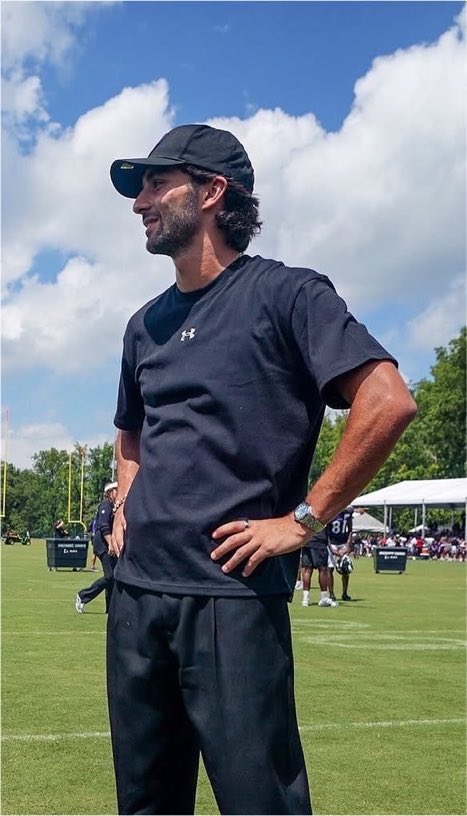 ilovemyboysHL's tweet photo. AU #fedri
donde Pedri tiene que llevar a su hermano al entrenamiento y ve al nuevo entrenador, así que llevarlo empieza a ser rutina
 
o

donde Ferran está cagado por entrenar a un grupo tan mayor y, al ver al hermano mayor de uno, piensa que quizá este trabajo no está tan mal. https://t.co/1MJD8LlRT5