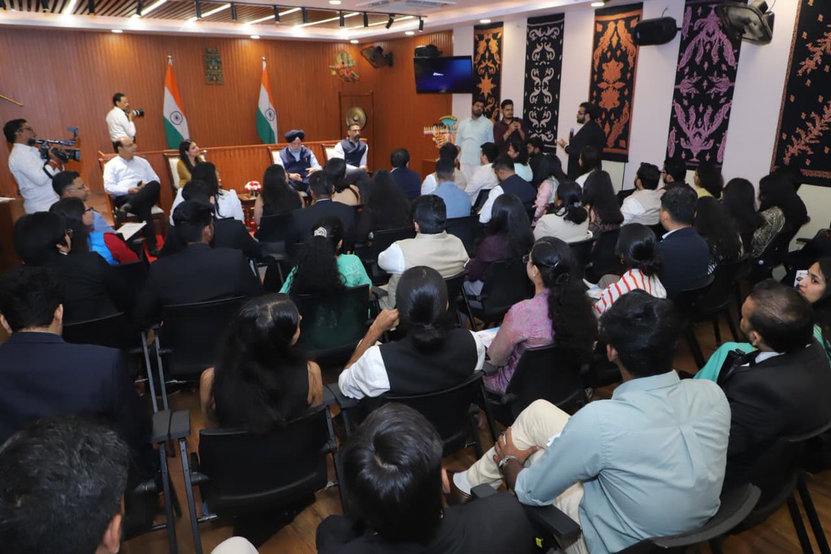 HardeepSPuri's tweet photo. Held an engaging and insightful interaction with a delegation of nearly 70 outstanding, confident and knowledgeable young professionals and researchers from diverse disciplines as part of the Rising Leaders Programme, organised by ILead Global Foundation @ileadglobe and India Office of Konrad Adenauer Stiftung @kas_india.

India is scripting an unprecedented energy security story under the visionary leadership of PM @narendramodi Ji. Today, India’s energy diplomacy resonates across the world as we secure uninterrupted supplies, diversify our energy basket and ensure access to affordable and sustainable energy for our citizens, despite the ongoing geopolitical crises affecting major global energy-producing regions.
Even as several parts of the world grappled with an energy shock and surging fuel prices, India stood out for maintaining stable domestic fuel prices, and shielding its citizens from the full impact of global volatility.

We also discussed how India is the world’s 3rd largest energy consumer, 3rd largest crude oil importer and 4th largest refiner, consuming around 5 million barrels of oil per day. India is also expected to account for nearly 25% of global energy demand growth over the next two decades.

@PMOIndia 
@PetroleumMin @PIB_India