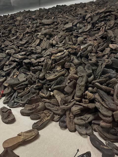 esoteric_plato's tweet photo. @Jsmsmsmj1 @LobeznoM90718 @FidelidadCatli1 Perdiste un zapato? https://t.co/QTub3OT2kC