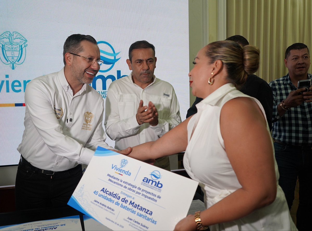soyjaimeandres's tweet photo. Santander merece soluciones. Se acabó el abandono. 

Impulsaremos junto a la @GobdeSantander la PTAR Río de Oro para garantizar el saneamiento básico de más de 1 millón de personas en el departamento. 

El Gobierno del presidente @ABDELAESPRIELLA destrabará el proyecto de agua potable permanente para Lebrija y Girón y pondrá fin a 9 años de espera.