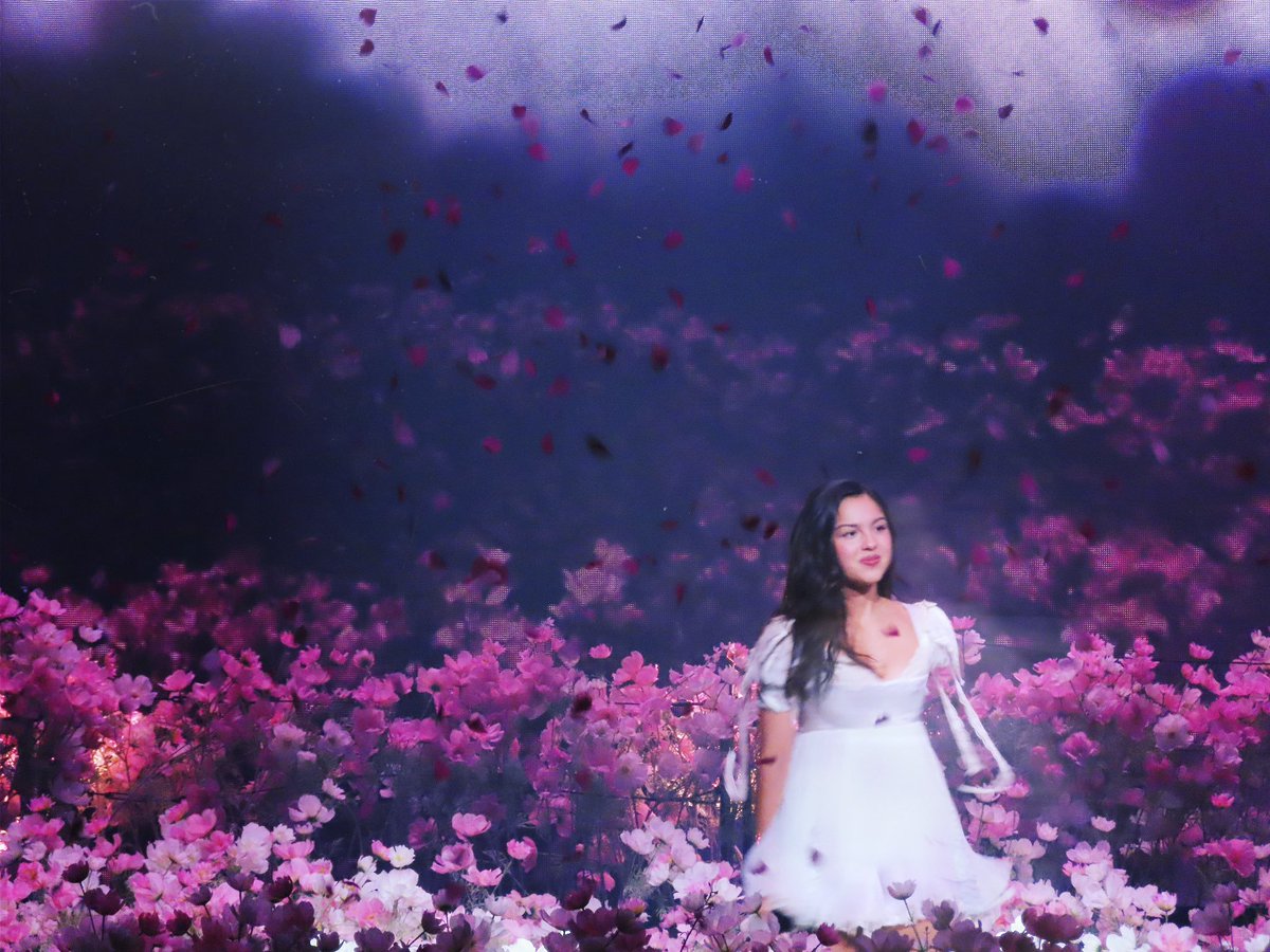 livlafluvguts's tweet photo. Olivia Rodrigo is actually from the heaven

cr: idkallyne https://t.co/MZdsnjx58B