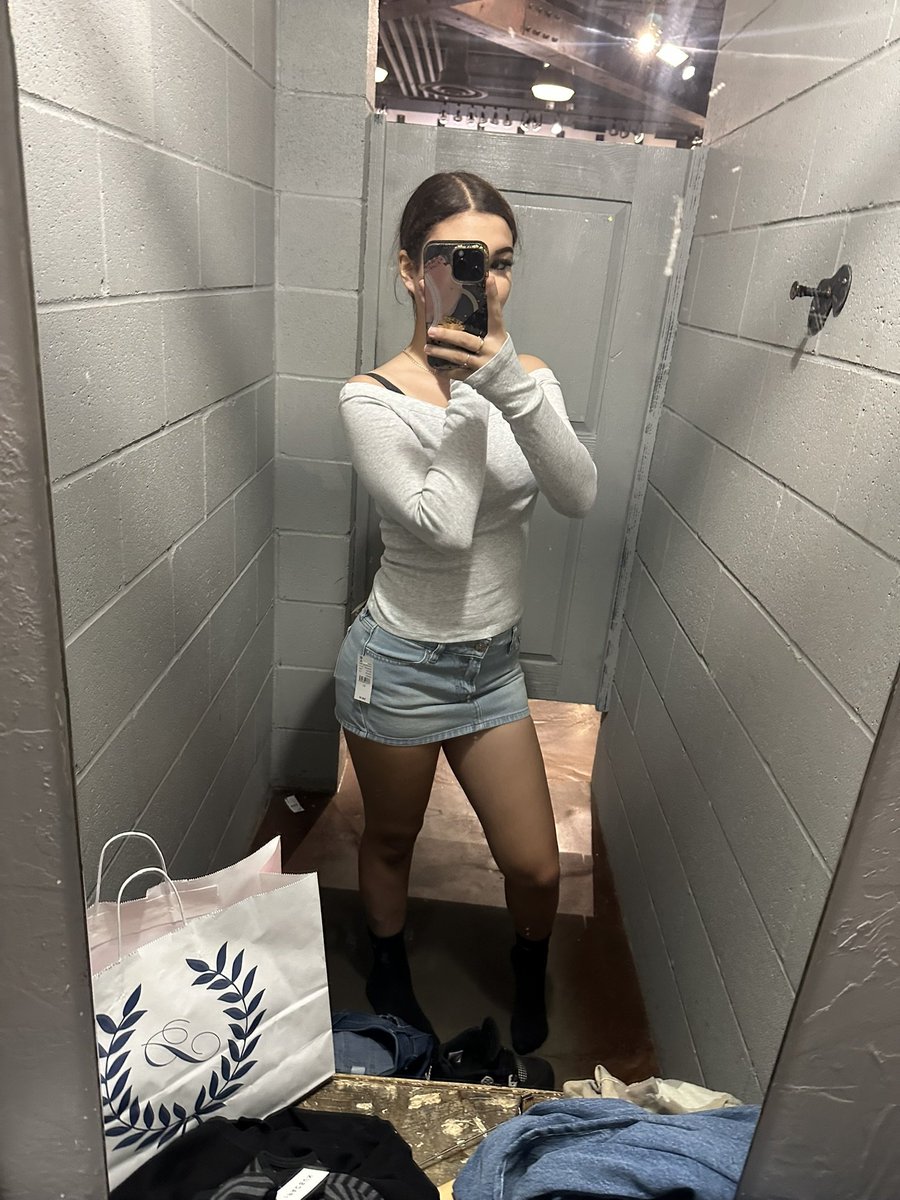gaybitchass9362's tweet photo. another slut to goon to as she regrets her choices #nsfw #leaks #lvl https://t.co/NYFE2u5mcu