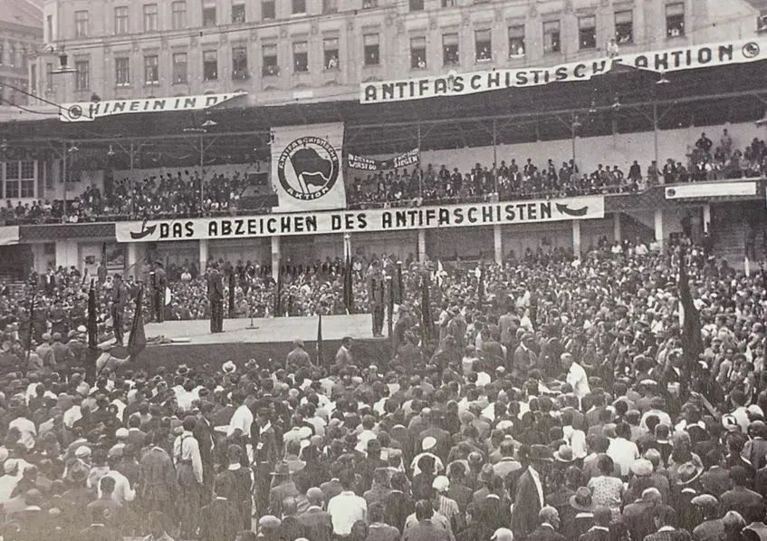 RadicalPast's tweet photo. Wien, 1932: https://t.co/FYDKfqejvx