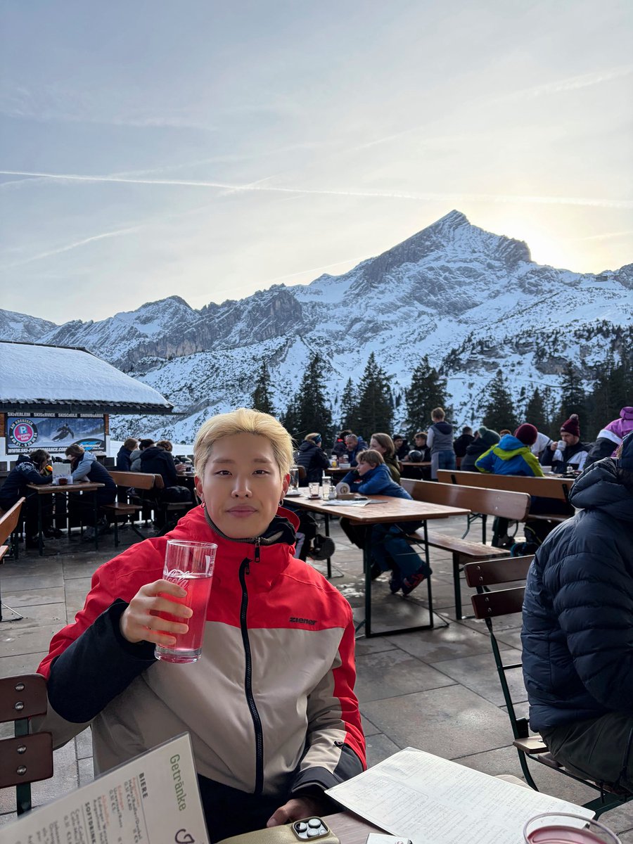 flwrskyo's tweet photo. okay so they were on a date https://t.co/SnU7tkQF2n