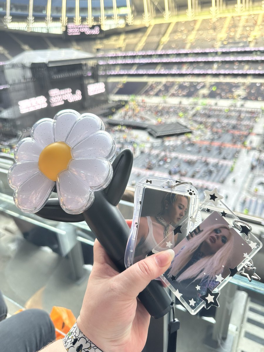 queengyong's tweet photo. had to bring my mother Katya too 💖 https://t.co/Okbbo4zmT2