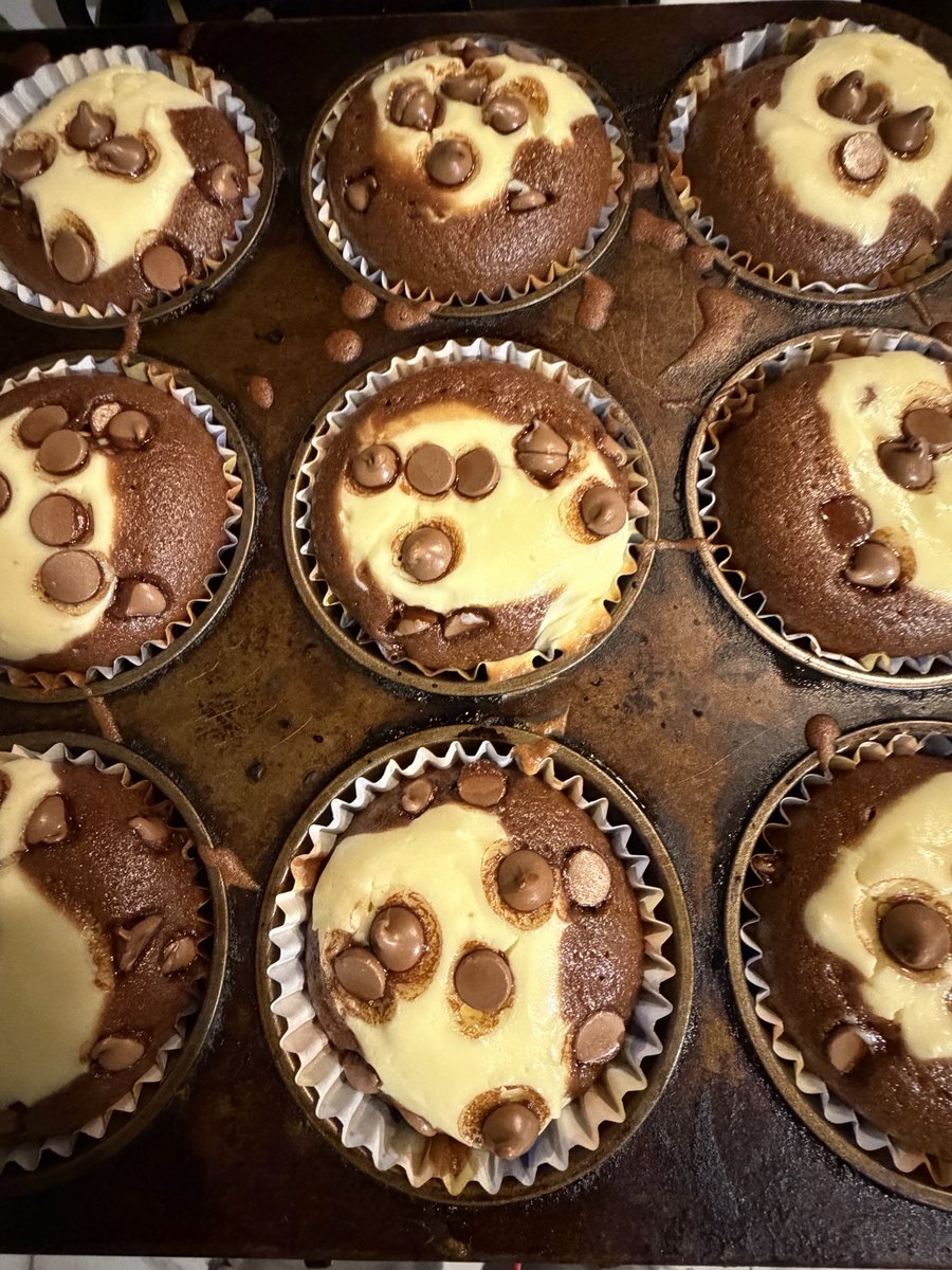 Nerdspringbreak's tweet photo. Made Keith Haring's mom's cupcakes, they were delicious!!! https://t.co/wpufIpxHbr