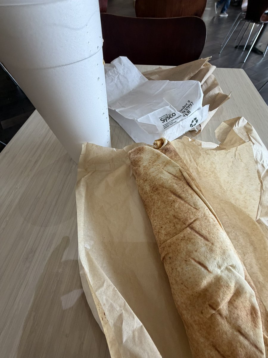 micobijia's tweet photo. Chicken shawarma and Diet Coke 🙂‍↕️🙂‍↕️ https://t.co/po4Vvk6ngp