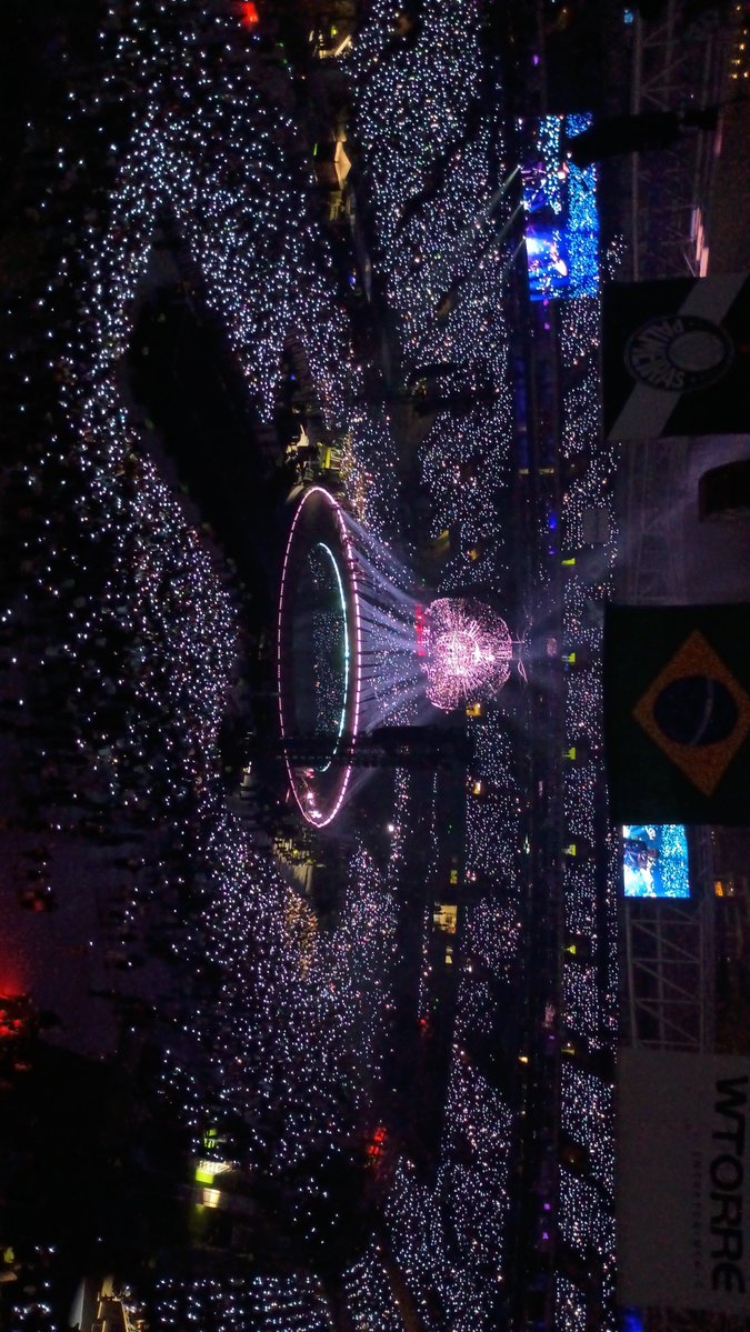 osolsairanoite's tweet photo. consegui tirar duas fotos muito foda do único momento que o dente de leão acendeu, sou muito feliz 🙏🏻🙏🏻🙏🏻 https://t.co/jRxRcQBhcx