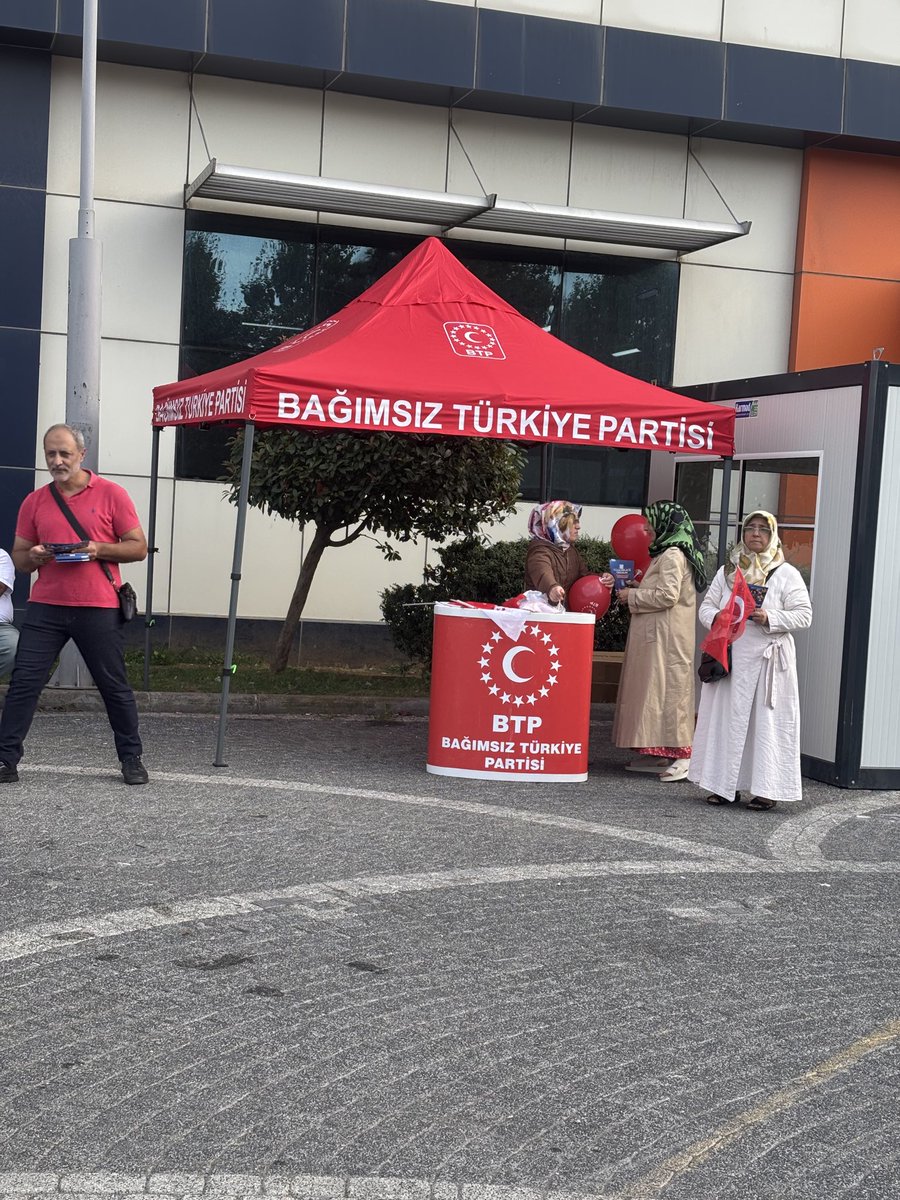 BTPBasaksehir34's tweet photo. Bağımsız Türkiye Partisi (BTP) Başakşehir İlçe Başkanlığı , Bahçeşehir Pazartürk Pazarı’nda stant çalışması gerçekleştirdi.
Çalışma kapsamında vatandaşlarla sohbet edilerek hasbihal edildi, vatandaşların sorunları ve talepleri dinlendi. Bağımsız Türkiye için sahadayız, https://t.co/4iTuVaCc6c