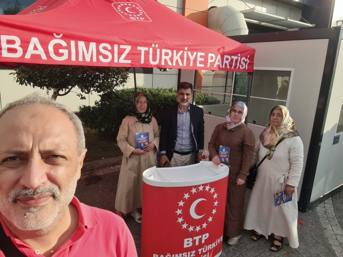 BTPBasaksehir34's tweet photo. Bağımsız Türkiye Partisi (BTP) Başakşehir İlçe Başkanlığı , Bahçeşehir Pazartürk Pazarı’nda stant çalışması gerçekleştirdi.
Çalışma kapsamında vatandaşlarla sohbet edilerek hasbihal edildi, vatandaşların sorunları ve talepleri dinlendi. Bağımsız Türkiye için sahadayız, https://t.co/4iTuVaCc6c