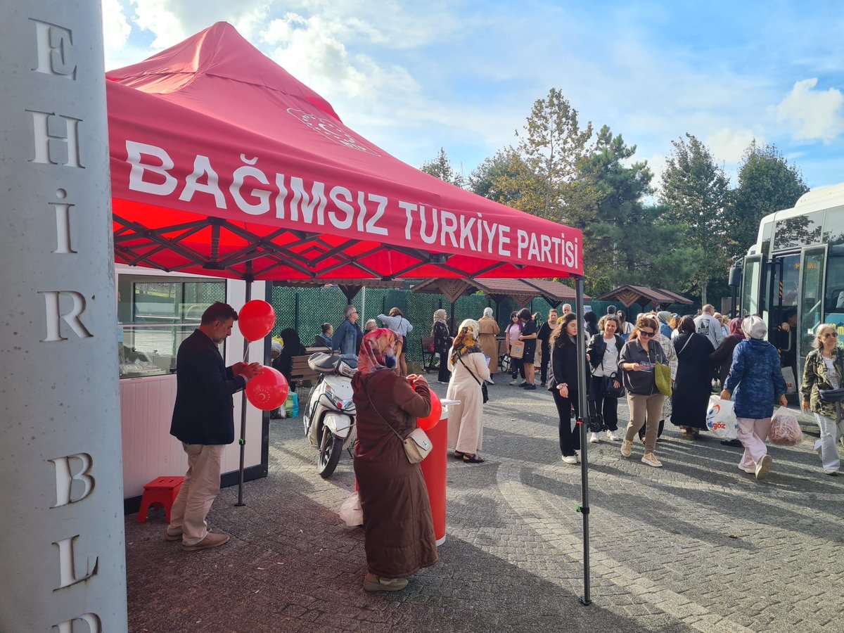 BTPBasaksehir34's tweet photo. Bağımsız Türkiye Partisi (BTP) Başakşehir İlçe Başkanlığı , Bahçeşehir Pazartürk Pazarı’nda stant çalışması gerçekleştirdi.
Çalışma kapsamında vatandaşlarla sohbet edilerek hasbihal edildi, vatandaşların sorunları ve talepleri dinlendi. Bağımsız Türkiye için sahadayız, https://t.co/4iTuVaCc6c