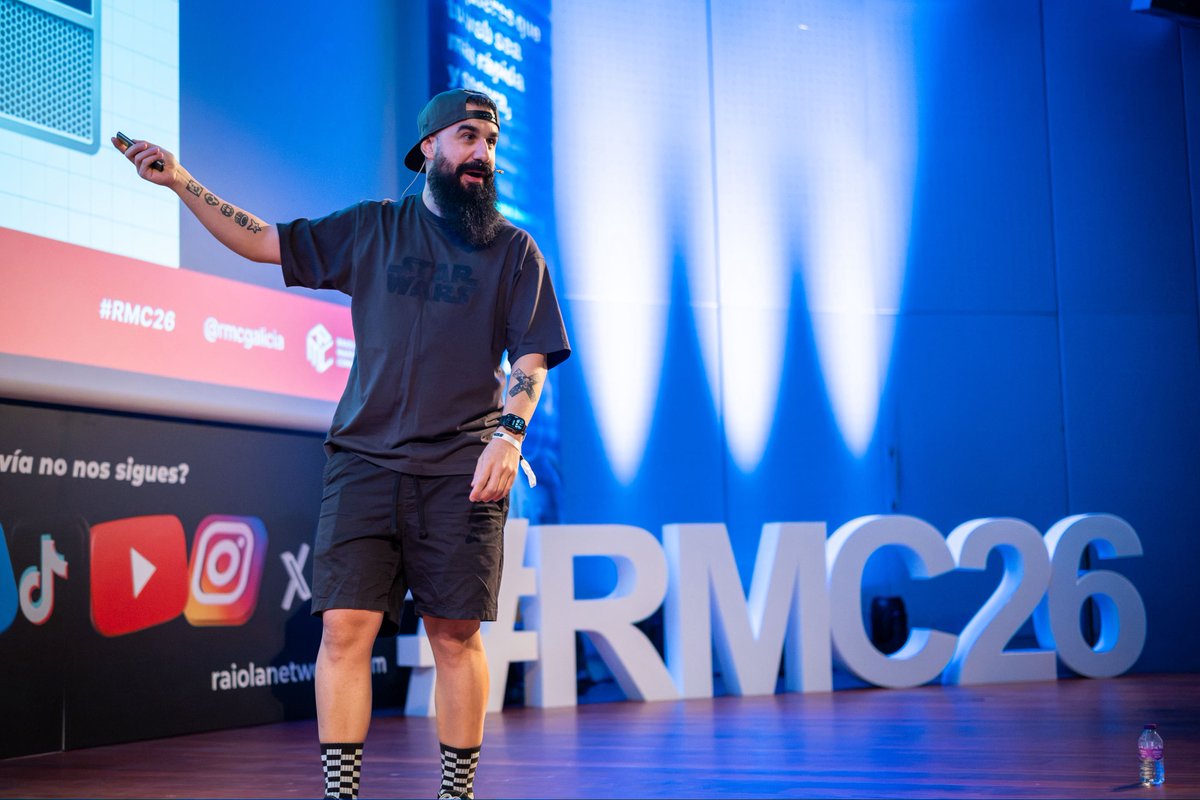 rmcgalicia's tweet photo. ¡Broche de oro con @mouredev a las charlas de este #RMC26! 
Muchas gracias Brais por esta ponencia tan interesante y entretenida 👏
¡Así da gusto aprender! 🫰🏼😎 https://t.co/q4RkDccY5n