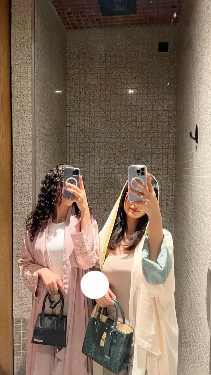 tashaolsonn7vy's tweet photo. 🌃🔥 ليلة جديدة في جدة!
فعاليات ممتعة، أجواء حماسية، وفتيات يشجّعن الجمهور ويشاركن في اللحظات الجميلة ✨
للشباب والرجال الباحثين عن أجواء مختلفة الليلة، جدة مليئة بالحياة!
#جدة #جدة_الآن #فعاليات_جدة #ترفيه
https://t.co/qEidW3BFfB https://t.co/jbX71XvfMT