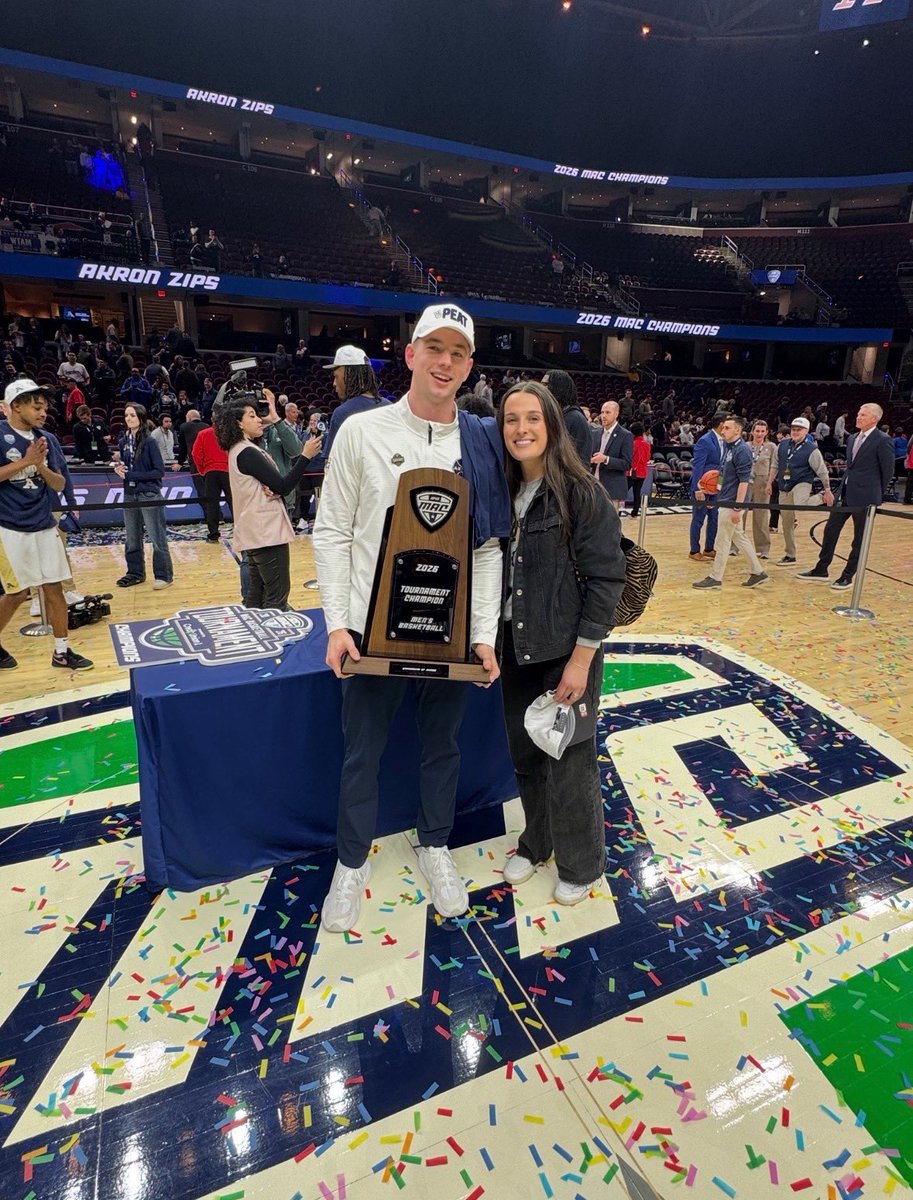 ZipsMBB's tweet photo. Happy Birthday @DevanMo_ 🎉🎂💯

#GoZips🦘 https://t.co/EsFQhbH1sS