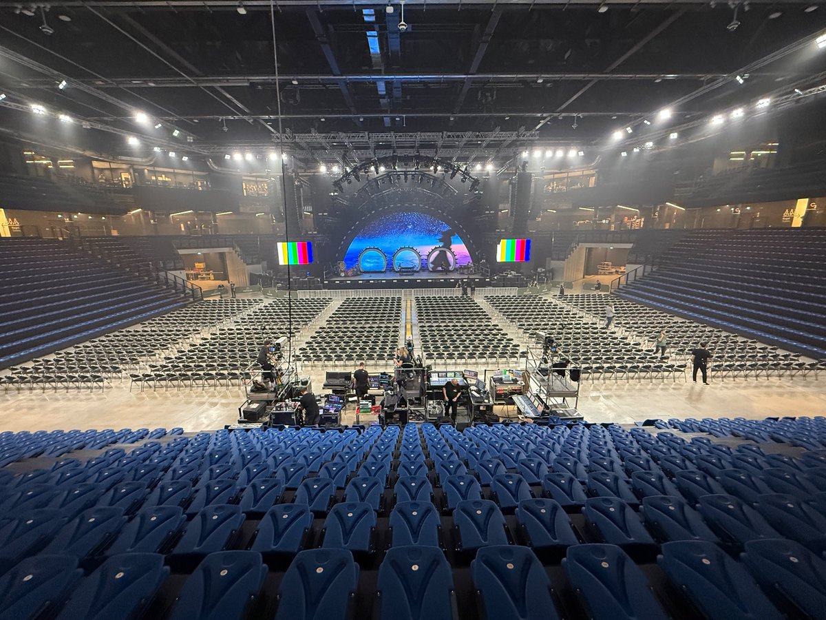 ipooh's tweet photo. E anche questa sera lo riempiamo tutto!
Roby, Dodi, Red e Riccardo
#POOH #POOH60 #LaNostraStoria #Palasport #Bergamo https://t.co/F7sW7hWIOL