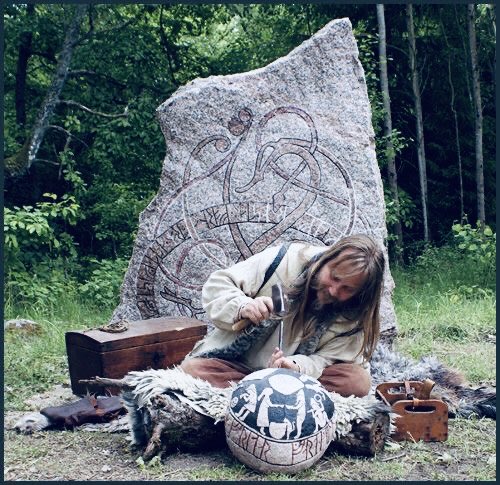 BklineBetty's tweet photo. Rune Stone carving… https://t.co/U6LBjOccSH
