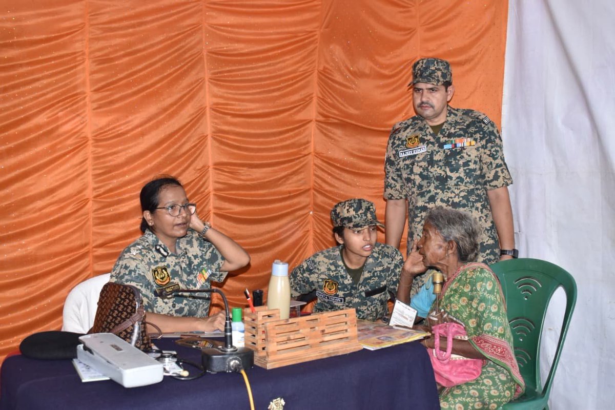 Somya_BSF's tweet photo. BSF continues its community outreach through the Civic Action Programme. A Free Medical Camp was organized at Malekangumti, providing consultation and medicines to patients. The initiative was warmly welcomed by the border population.
 #BSF #FreeMedicalCamp #Hunkkaar https://t.co/4Zer78N4cc