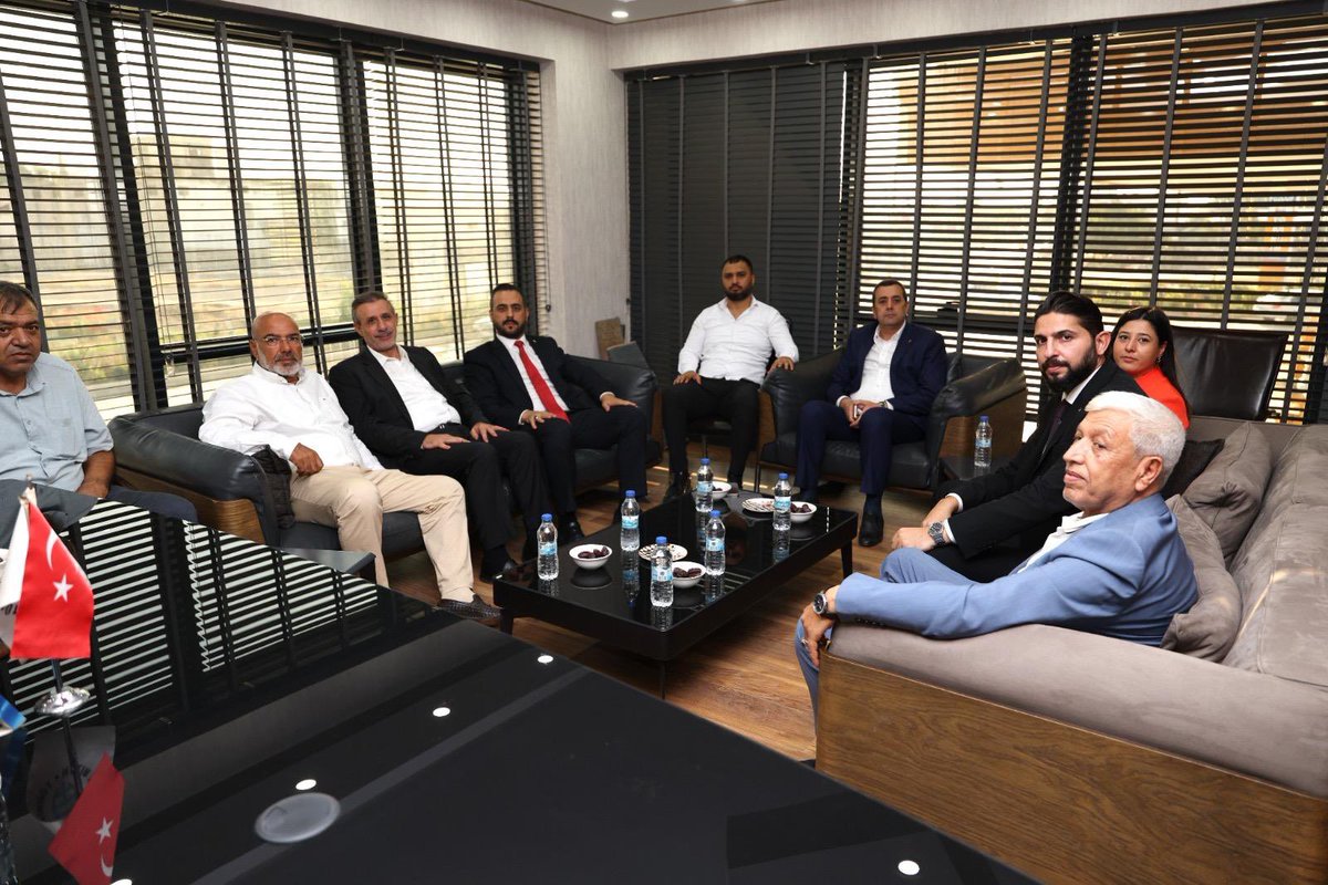 irfancelikaslan's tweet photo. 📍REYHANLI

İlçe Başkanımız Sayın Kemal Demiri, Belediye Başkanımız Sayın Ahmet Salman Yumuşak ve teşkilat mensuplarımız birlikte partimizin kurucularından iş insanı Sayın Mehmet Ali Durmaz’ı ziyaret ettik. 

Nazik misafirperverliği ve samimi sohbetleri için kendisine teşekkür ediyoruz. 

@Akparti 
@AKPartiG_Antep 
@akpartireyhanli 
@asalmanyumusak