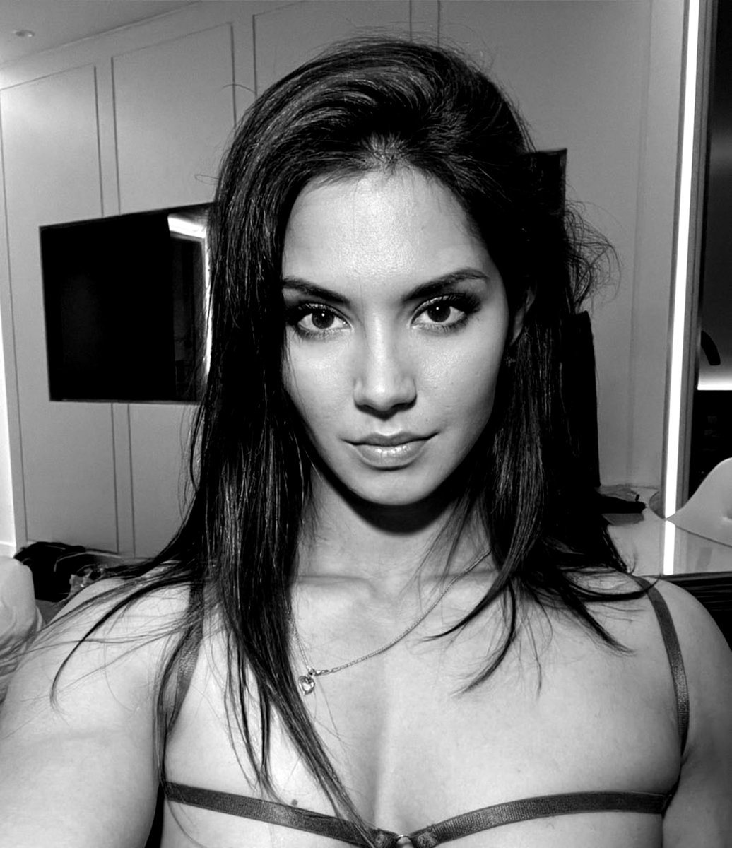Vlagalagan's tweet photo. I'm single now who can handle me 💪 https://t.co/3HSCmt21UG